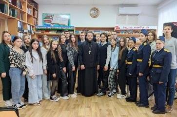 Встреча отца Георгия со студентами — волонтёрами и старшеклассниками в День православной молодежи.