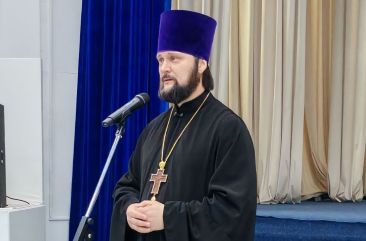 Беседа священника со студентами Брюховецкого аграрного колледжа